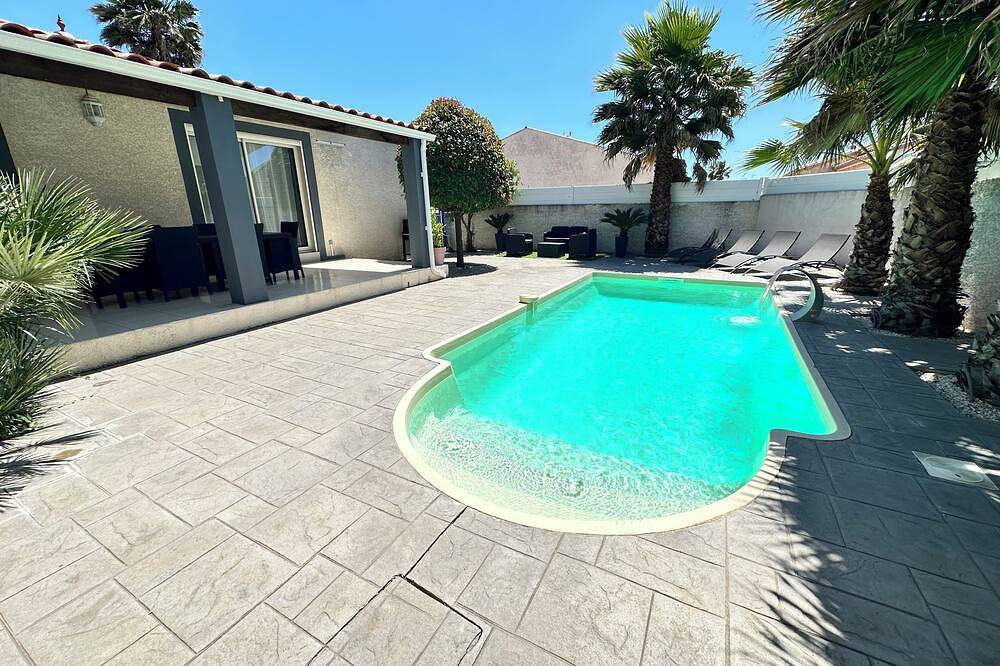 4-Star Villa Garrigue & Private Pool with No Overlooking Buildings in Florensac, Mittelmeerküste (Frankreich)