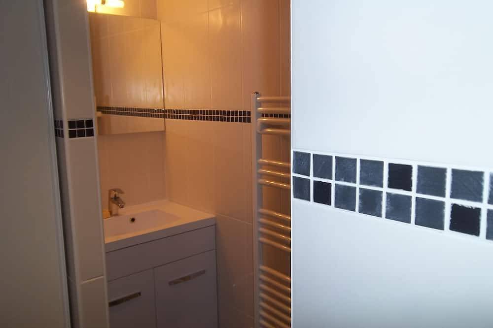 Apartamento entero, Magnificent Studio Presqu'île de Giens, with Terrace (17m2), 50m from the sea   in La Capte, Hyeres