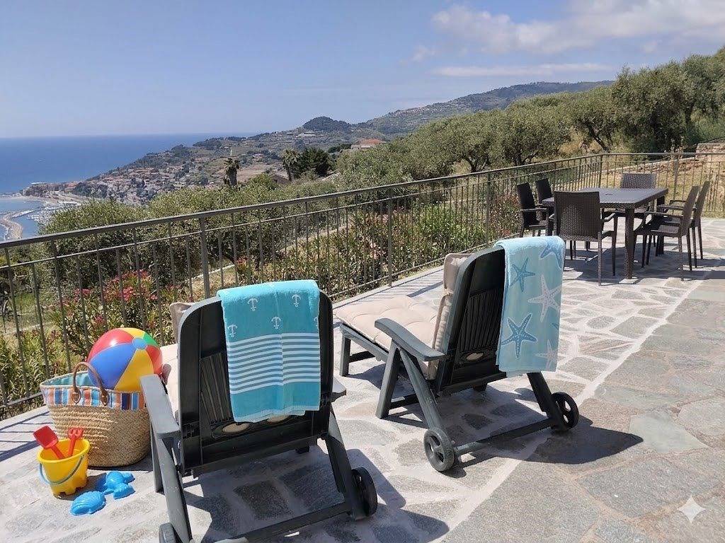 Ganze Wohnung, Wohnung mit Meerblick und Garten | V31 in Poggi (Imperia), Imperia