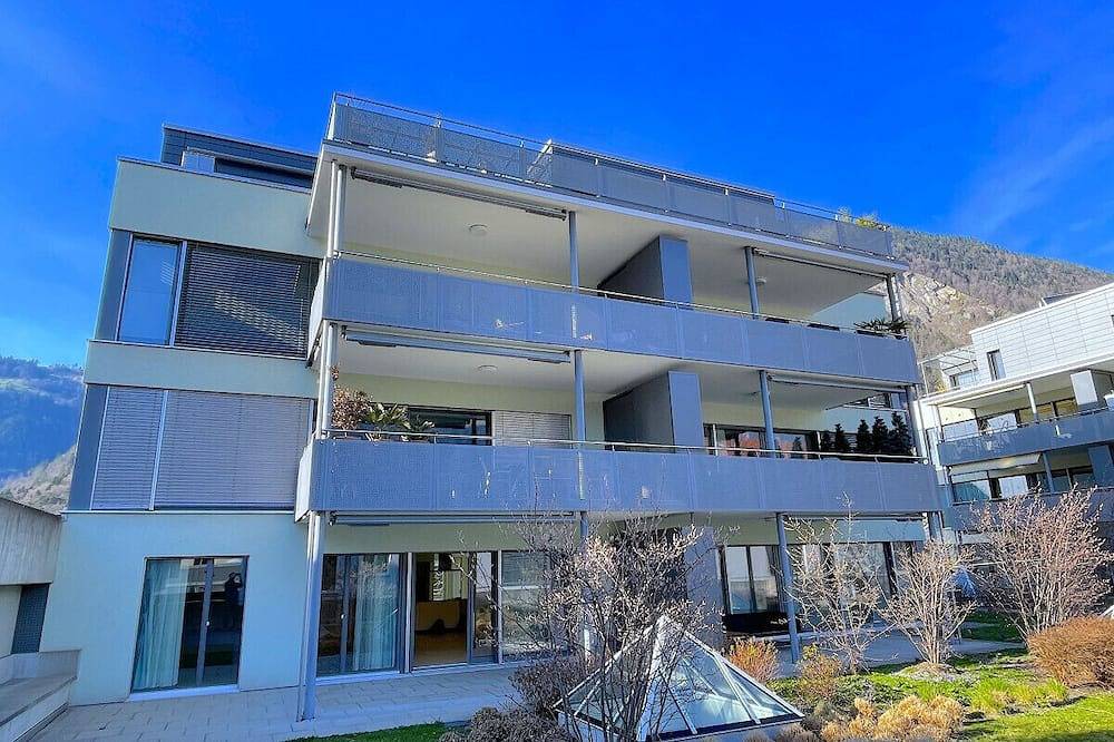 Entire apartment, Swisshut Modern 10min Interlaken West Station - Apart Markt in Interlaken, Lake Thun