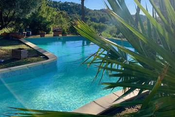 Location de vacances pour 9 personnes, avec jardin et jacuzzi à Mimet