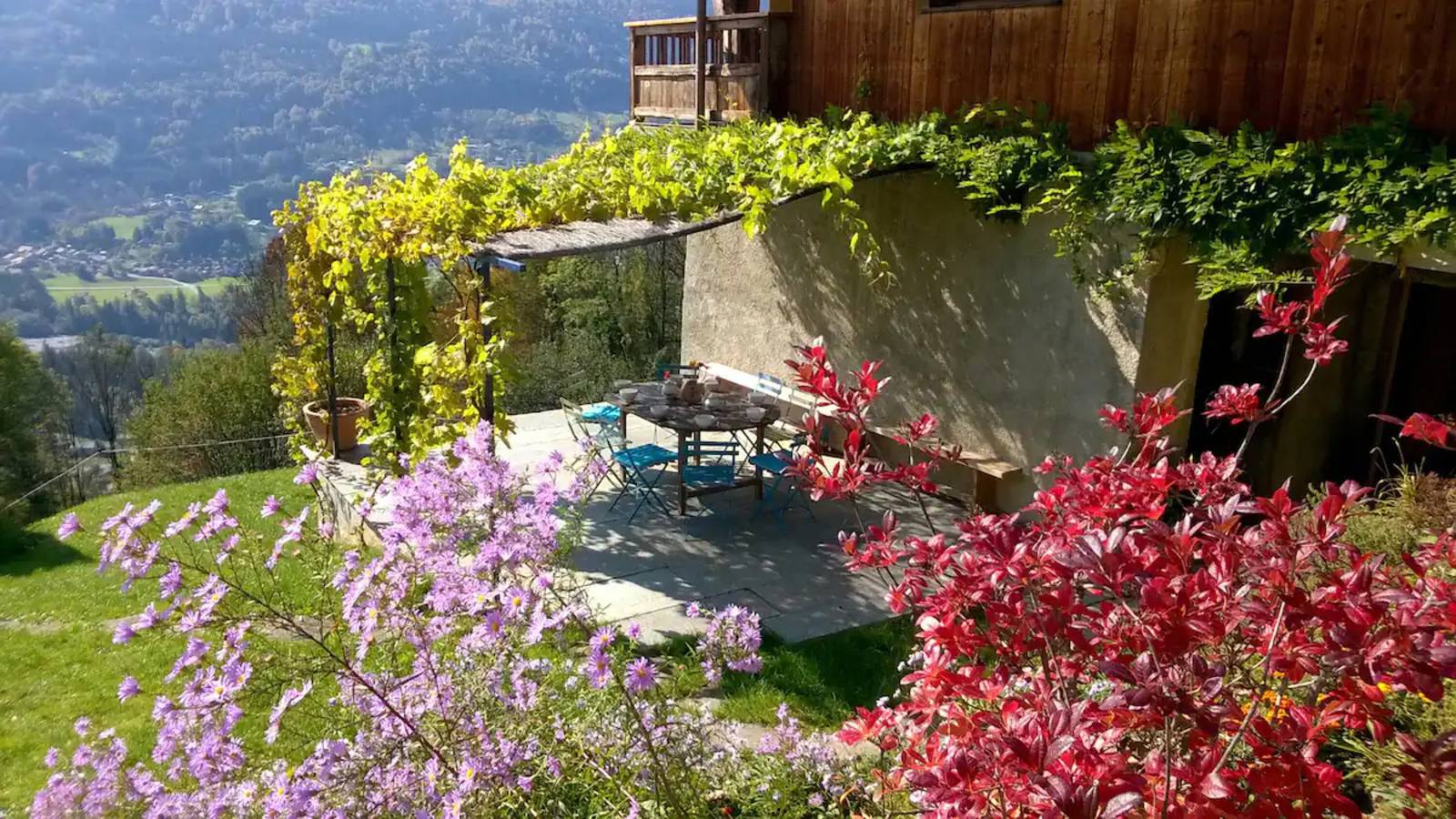 Chalet "L'Échappée Des Rêves" avec vue sur les montagnes, terrasse privée et Wi-Fi in Verchaix, Région de Bonneville