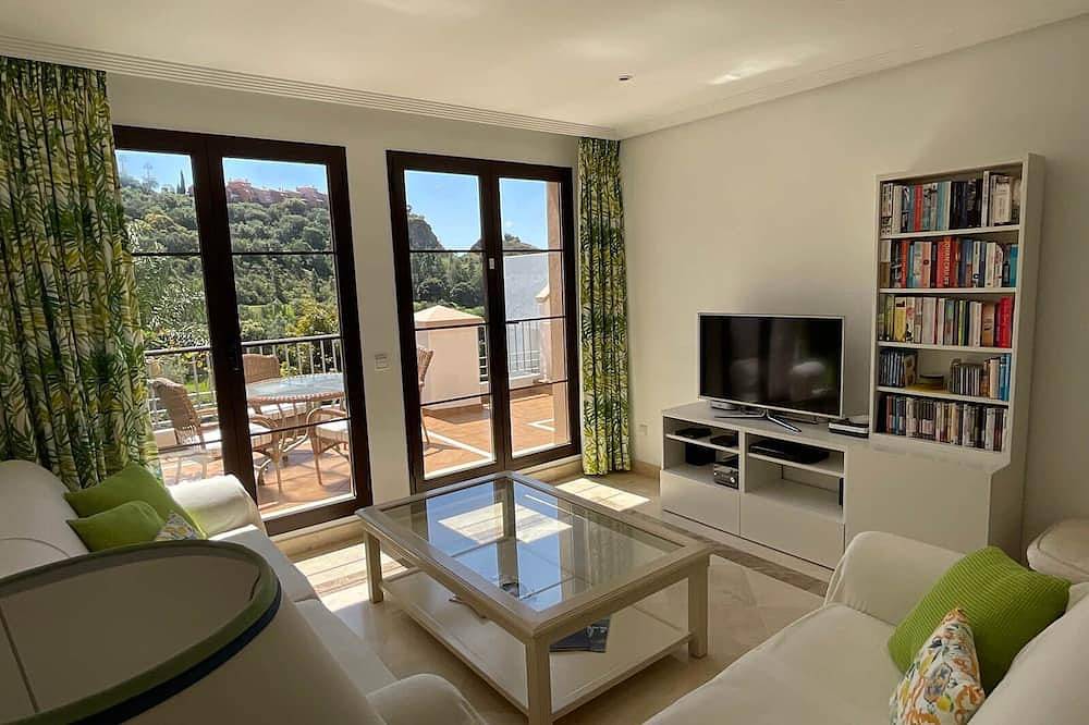Apartamento entero, Precioso ático cerca de Marbella Los Arqueros Golf in Los Arqueros Golf and Country Club, Benahavís