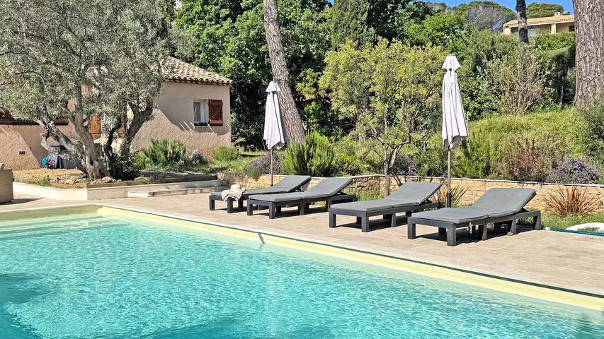 Villa pour 8 personnes, avec vue et jardin ainsi que piscine et terrasse à Sainte-Maxime - 4