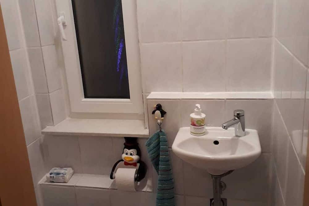 Ganze Wohnung, Große helle Ferienwohnung_nur für Private Gäste_ keine Monteure in St. Leon-Rot, Rheinebene