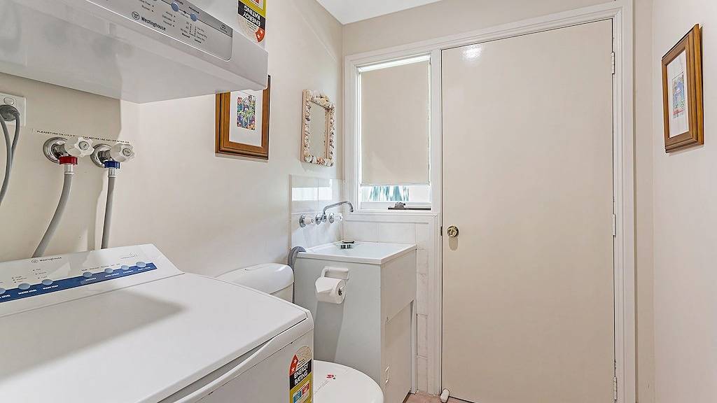 Chill Out at Fingal - Jellicoe Close - Pet Friendly Duplex in Fingal Bay in Fingal Bay, Hunter Valley