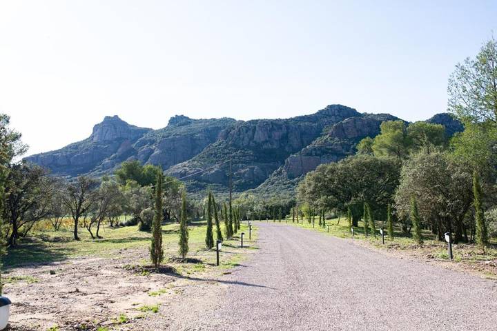 Appart’hôtel pour 4 personnes, avec vue et jardin ainsi que piscine et terrasse