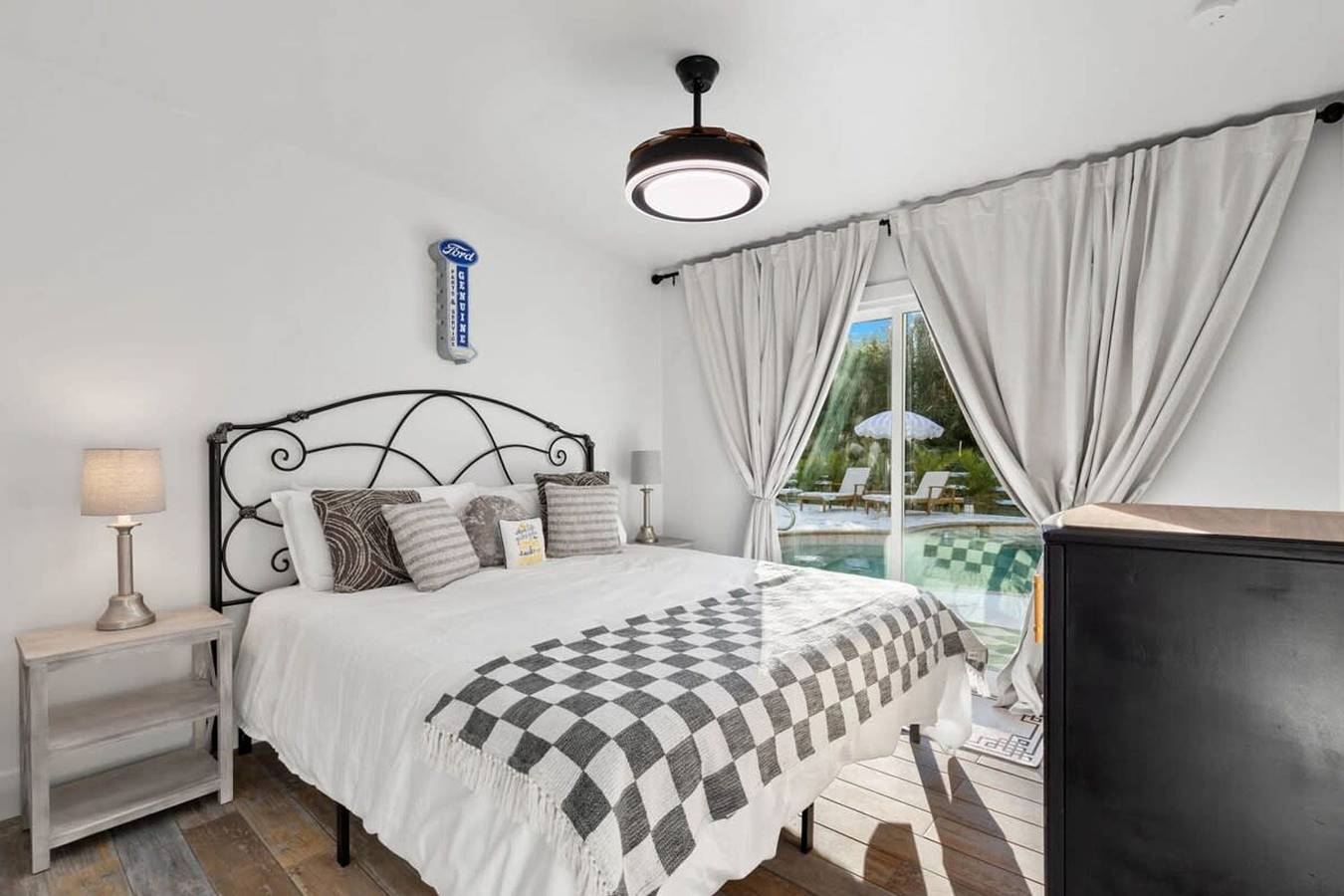 Entire apartment, 2 bedroom 1 bath pool view Private suite  in Southwest Florida