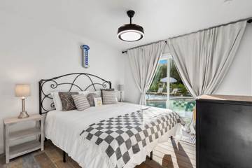 Vacation Rental for 4 Guests in Southwest Florida, Picture 2