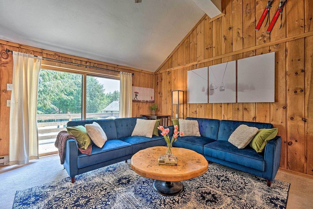 Relaxing Mountain Refuge: 4 Miles to Mt Snow! in West Dover, Mount Snow