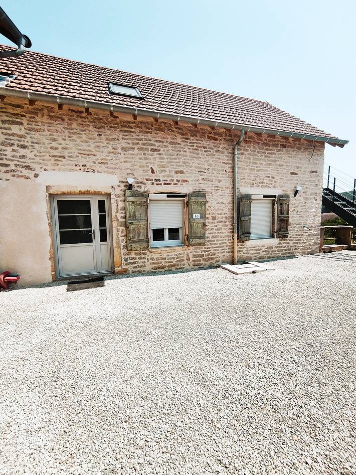 Gîte pour 4 personnes, avec terrasse et vue dans Saint-Jean-de-Vaux