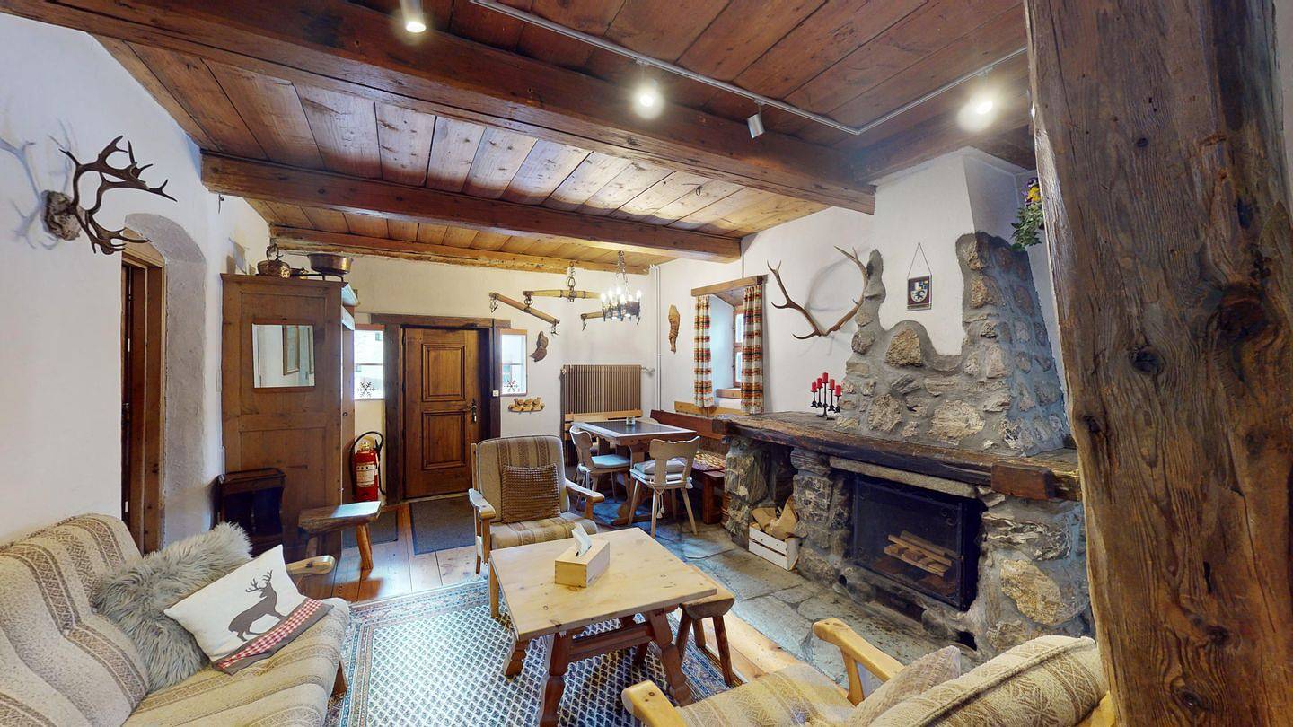 Ganze Wohnung, Apartment Seraina - Wohnung im Engadinerhaus in La Punt-Chamues-ch, Livigno Alpen