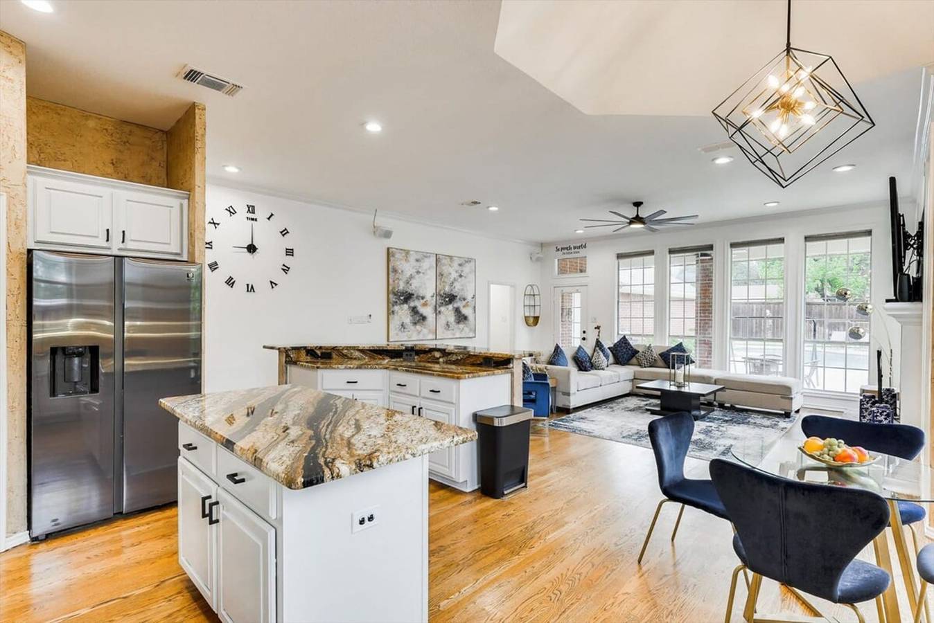 Impressive 5Br/3.5B Home - Pool, Game Cinema Room -11 Guests in Irving, Dallas County