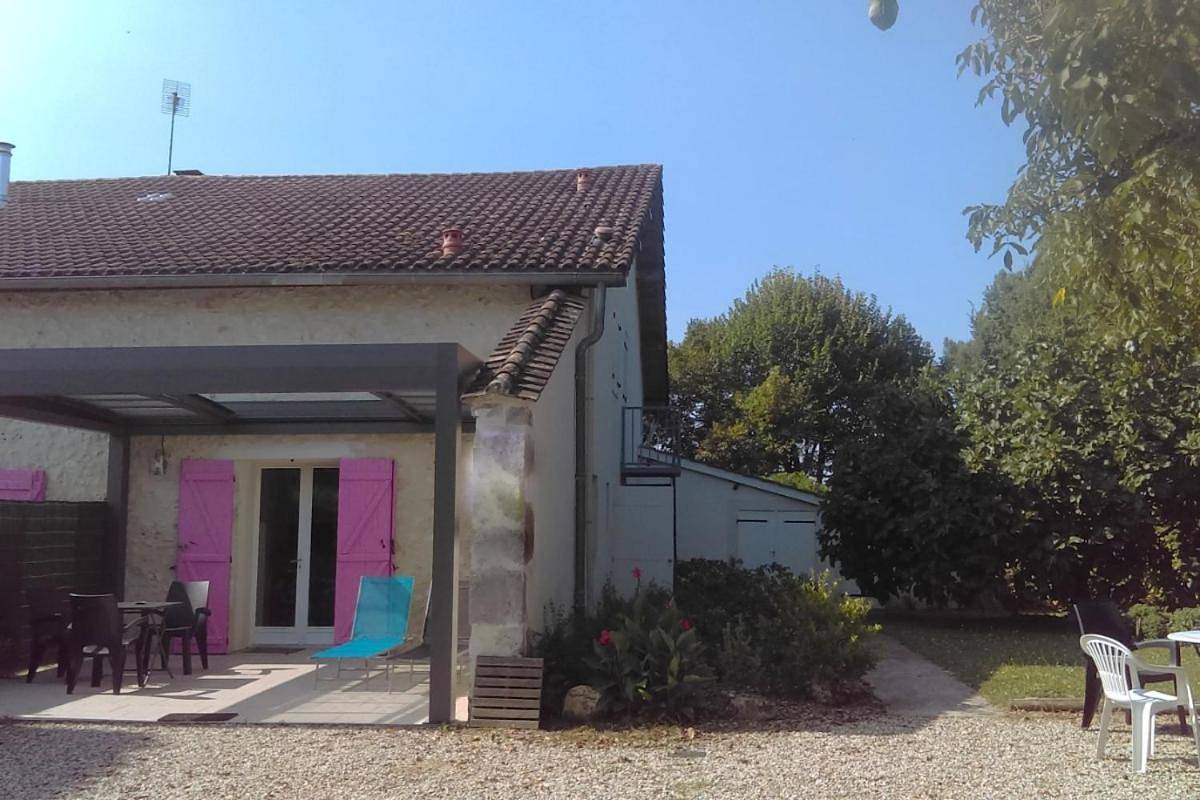 One-Bedroom Villa in Saint-Pierre-de-Buzet, Région de Nérac
