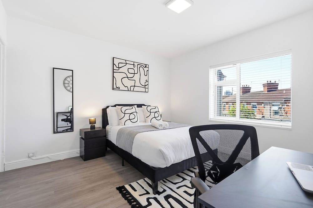 Spacious Home | Pool Table | Sleeps 8 in Warwickshire