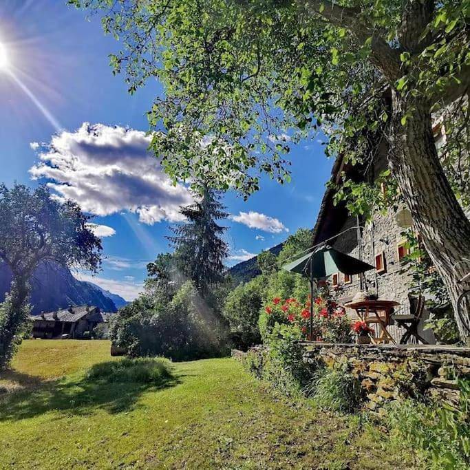 Casa vacanza per 6 persone, con giardino e panorama, con animali domestici in Valle d'Aosta