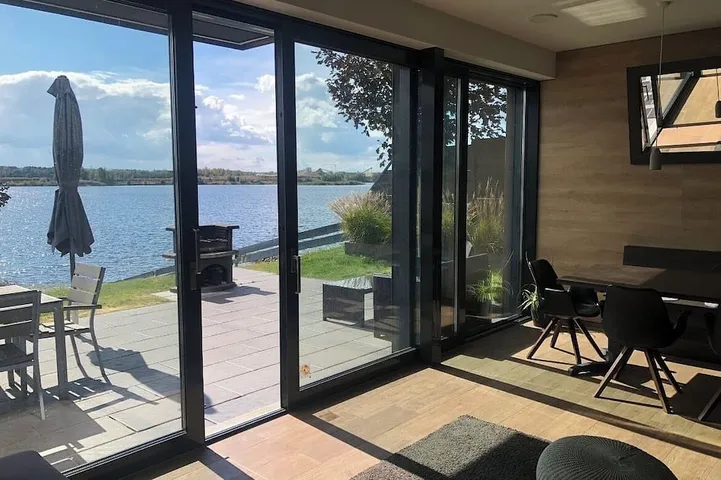Traumhaus mit Privatstrand,Boot,Sauna,Terrasse,Garten und hellem Wohn-Essbereich in Löbnitz, Nordsachsen