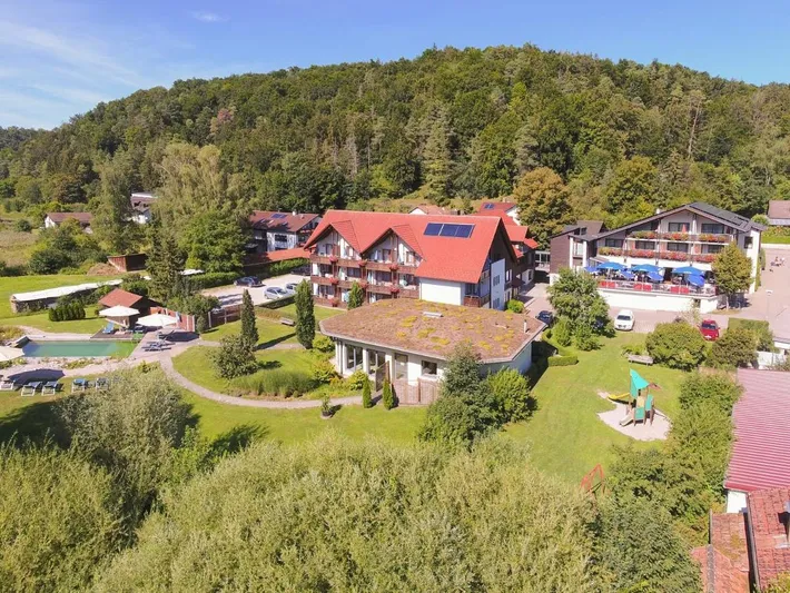 Hotel para 2 personas, con vistas y sauna además de piscina y jardín - 1