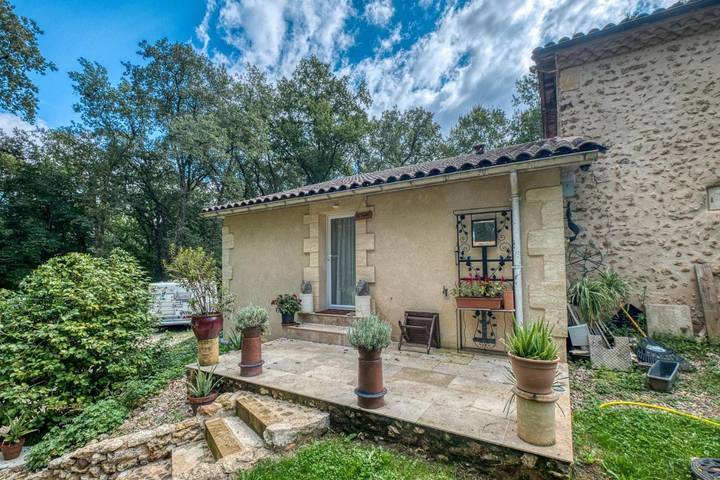 Chambre d’hôte pour 5 personnes, avec jardin et terrasse à Lacropte