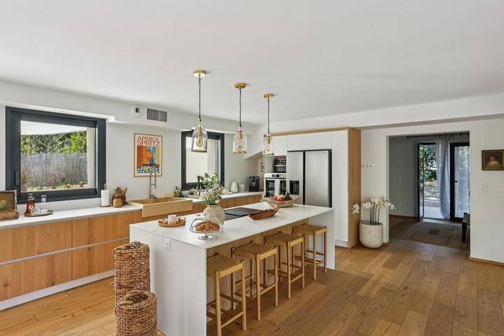 Location de vacances pour 8 personnes, avec piscine et jardin à Saint-Marc-Jaumegarde - 3