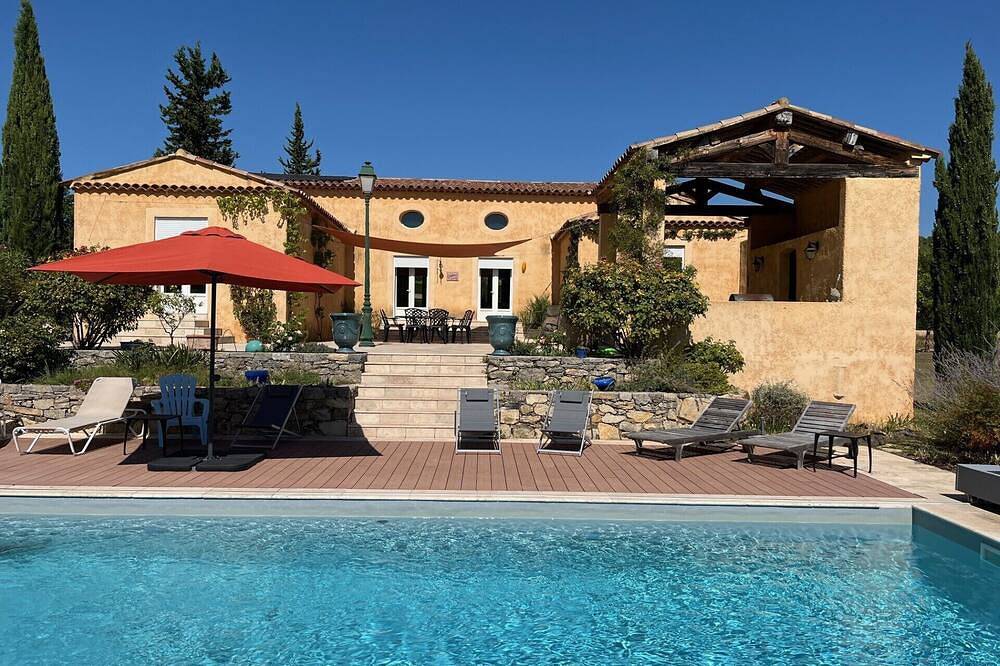 Geräumige Villa im provenzalischen Stil mit Pool in Villecroze, Draguignan Region