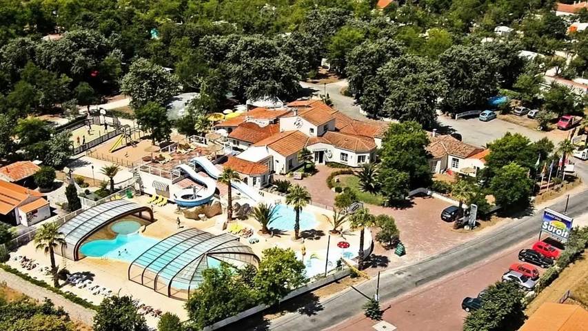 Wohnwagen für 4 Personen, mit Terrasse und Pool in Saint-Georges-d'Oléron