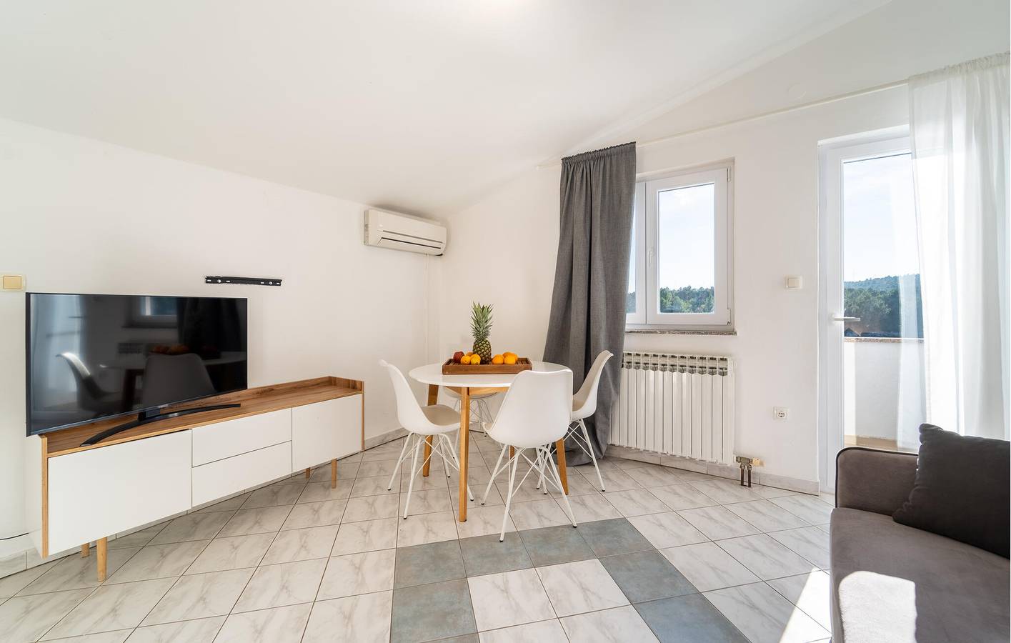 Ganze Ferienwohnung, Gemütliche Ferienwohnung mit Pool und Terrasse, 1,5 km von der Küste entfernt in Obrovac, Zadar