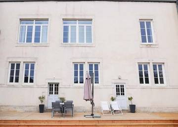 Gîte pour 8 personnes, avec jardin et jacuzzi ainsi que piscine et sauna à Nolay