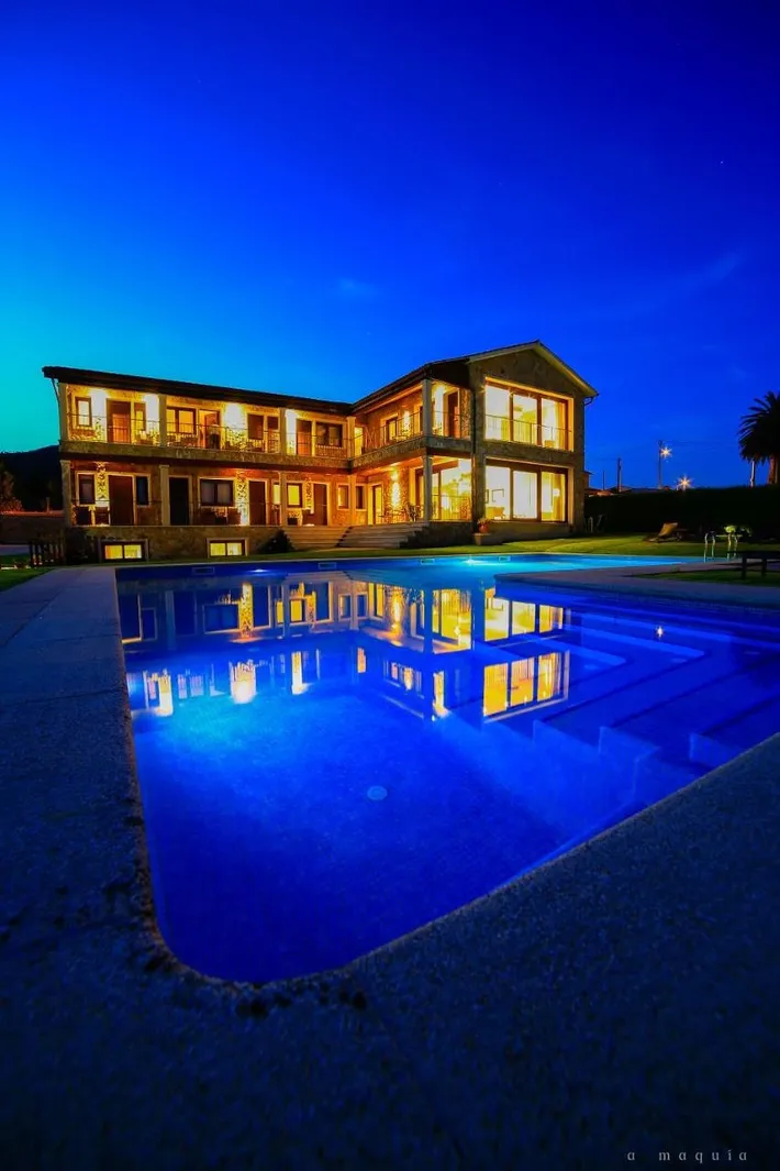 Hotel for 3 people, with hot tub and balcony as well as pool and garden - 1