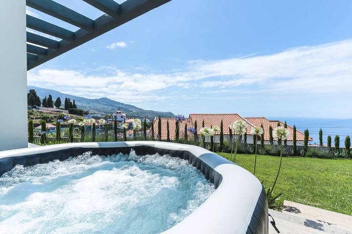 Villa für 12 Personen, mit Ausblick und Garten - 1