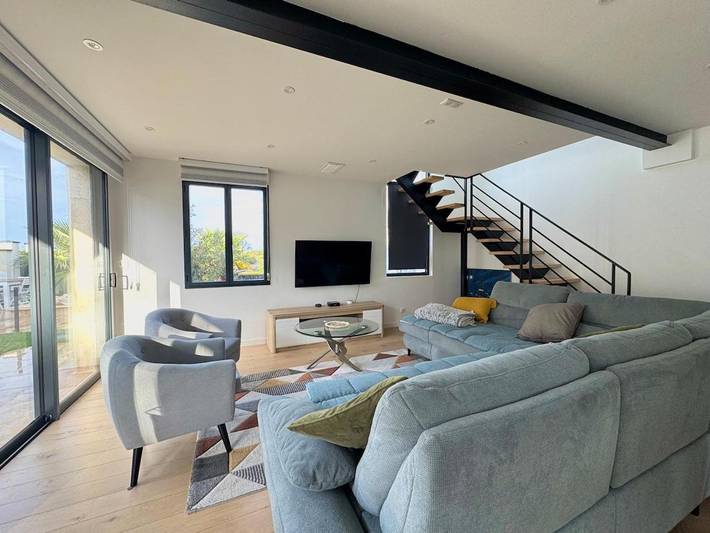 Location de vacances pour 6 personnes, avec jardin et piscine à Sallebœuf