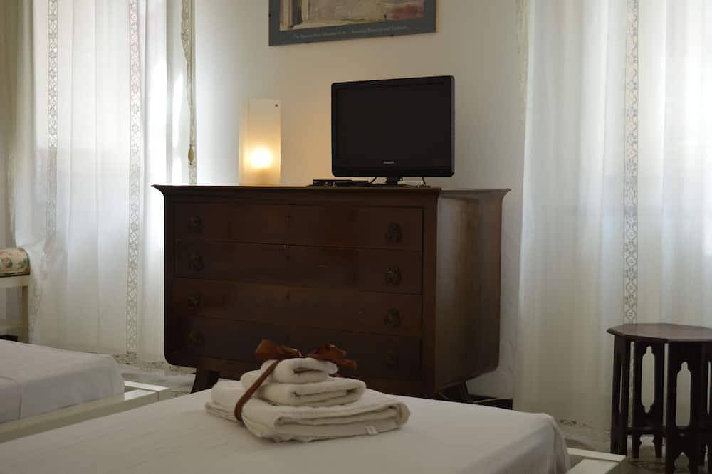 Apartamento entero, Art Nouveau style villa facing Mondello beach in Playa Mondello, Palermo