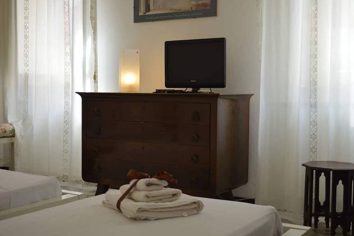 Appartement entier, Art Nouveau style villa facing Mondello beach in Mondello, Palerme