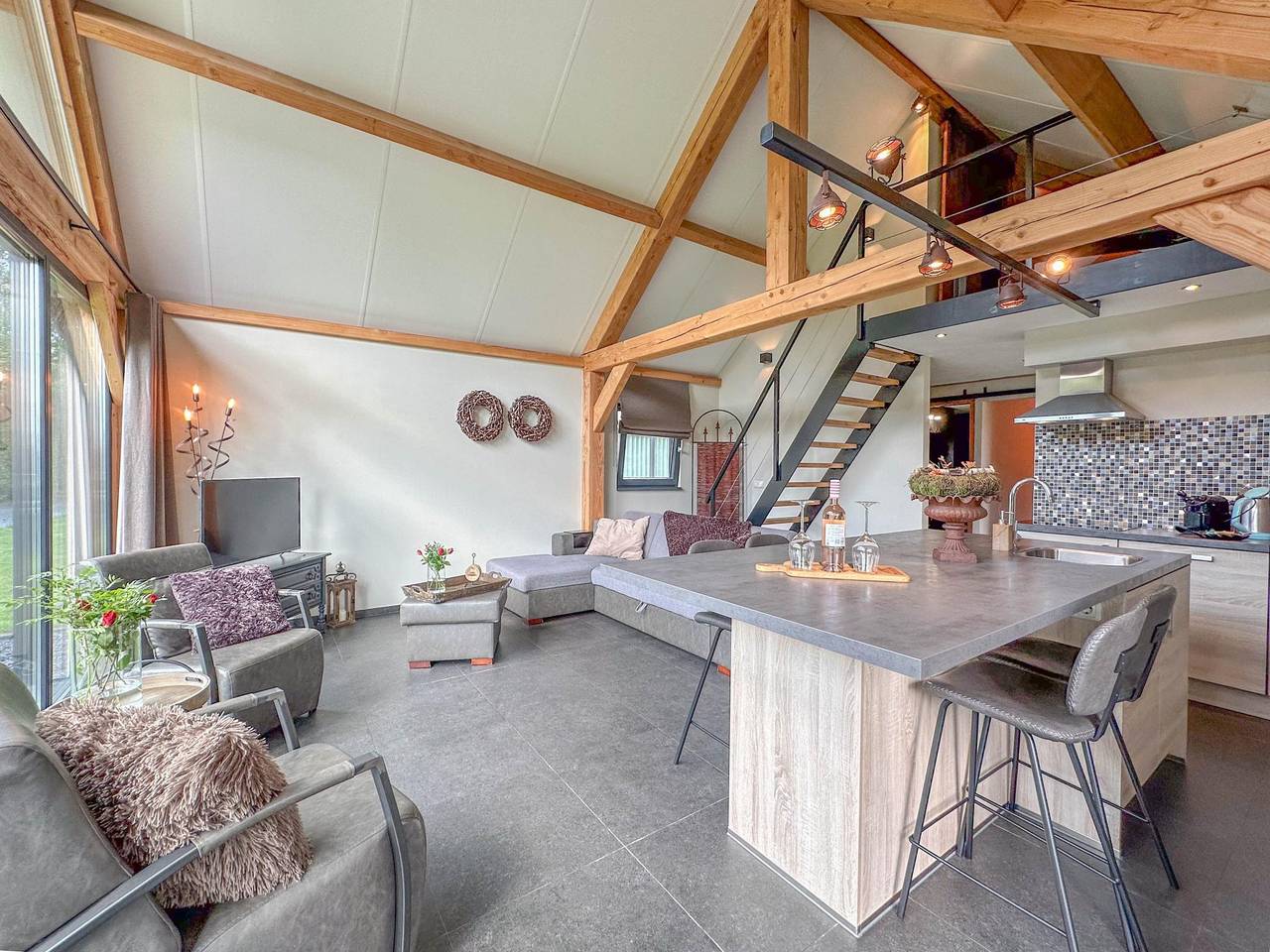 Luxuriöses freistehendes Haus mit Reetdach in Alphen, Nordbrabant