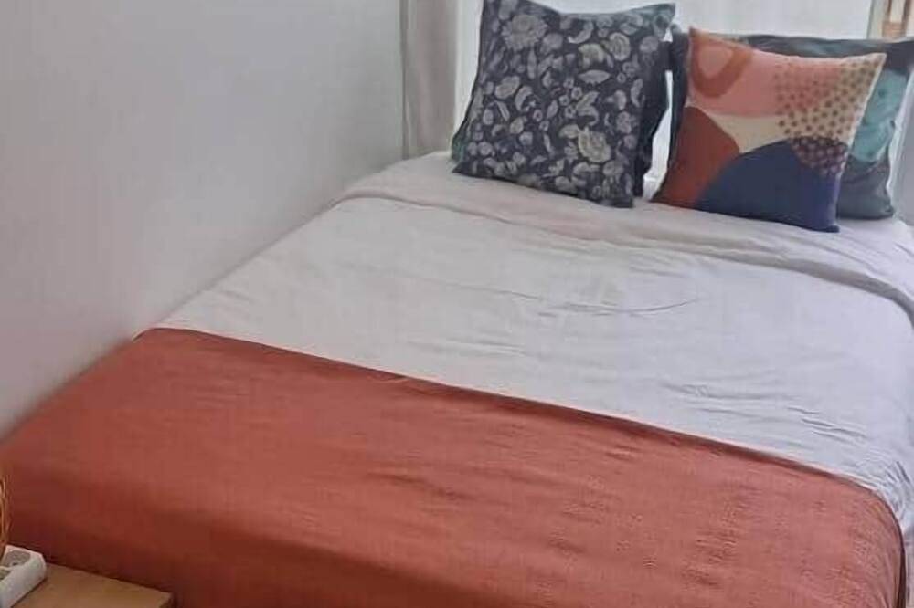 Entire apartment, Soundproof Studio | Airport (10min) & Un (20min) in Ferney-Voltaire, Gex