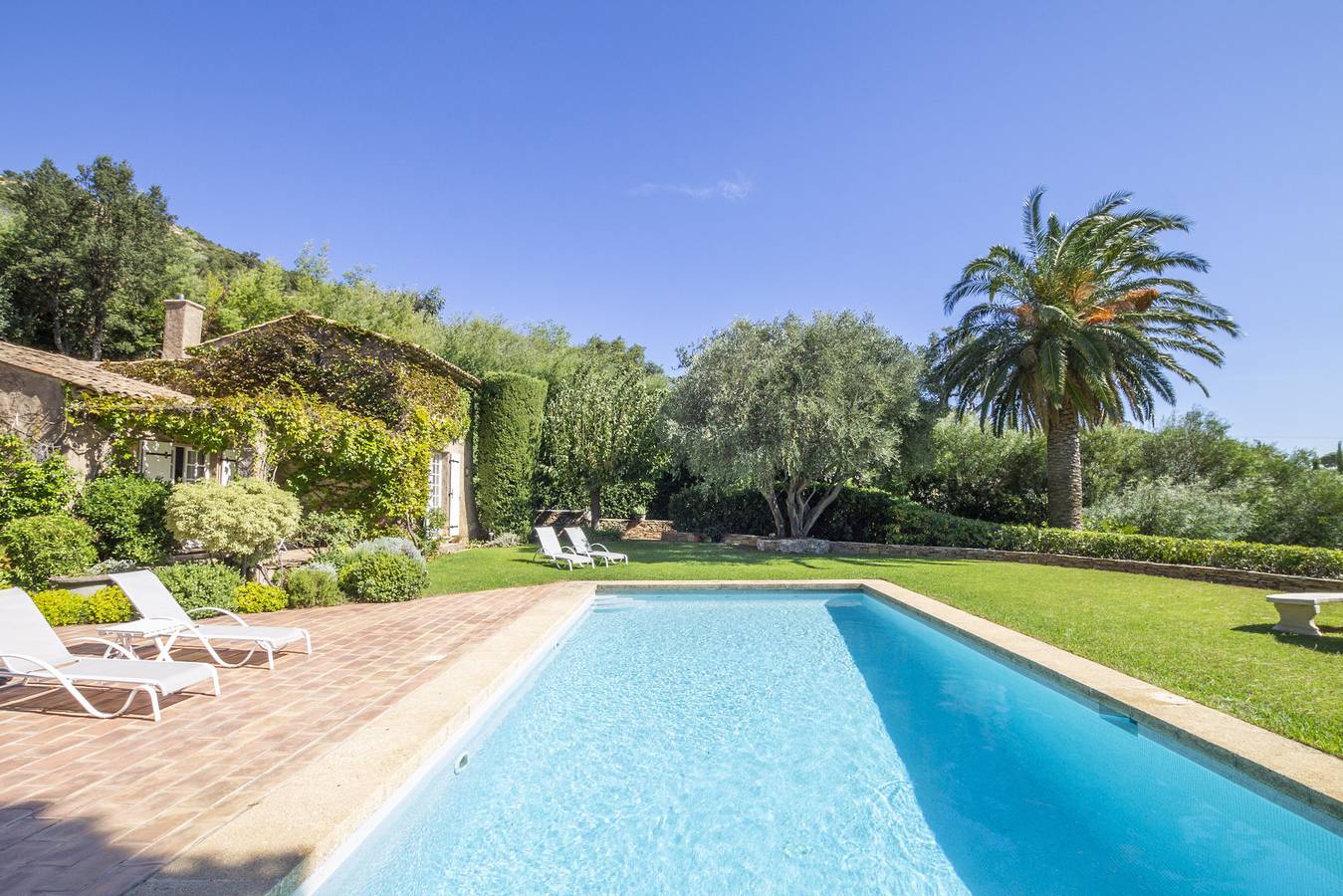 La Pierre (9p) with pool in charmful Grimaud in Grimaud, Middellandse Zeekust (Frankrijk)