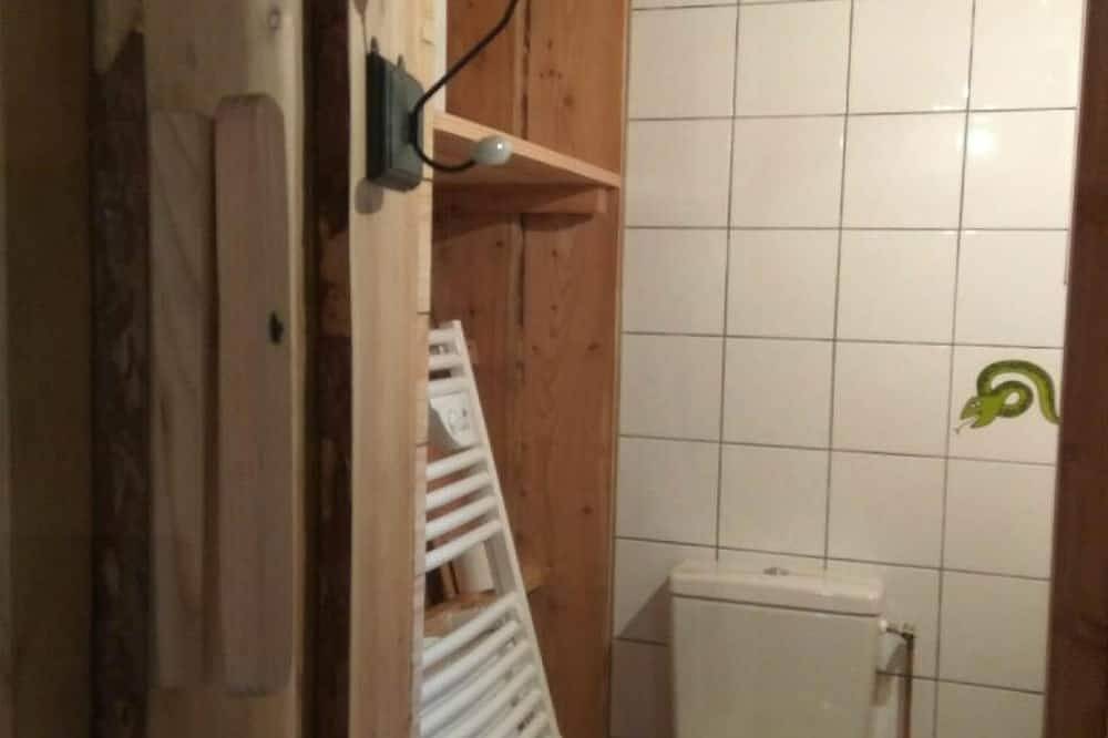 Entire apartment, Chalet des amoureux-nature lodging in the Vosges in Épinal, Épinal region