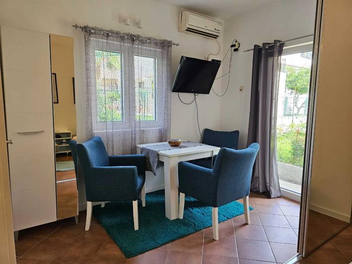 Apartamento para 2 personas, con terraza y jardín, Familias con niños en Montenegro