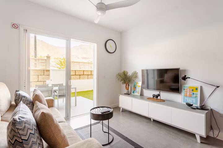Apartamento entero, Apartamento Sunset Gabriela con cerca de la playa con piscina compartida y terraza descubierta in Las Caletillas, Candelaria
