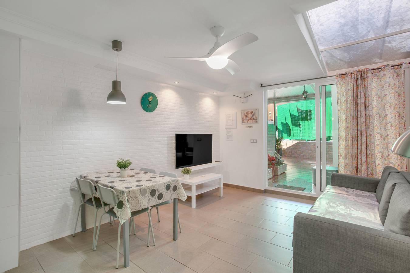 Appartement entier, Vacances 'El Nido De Los Ángeles - Apt F' avec piscine partagée, terrasse partagée et Wi-Fi in Maspalomas, San Bartolomé de Tirajana