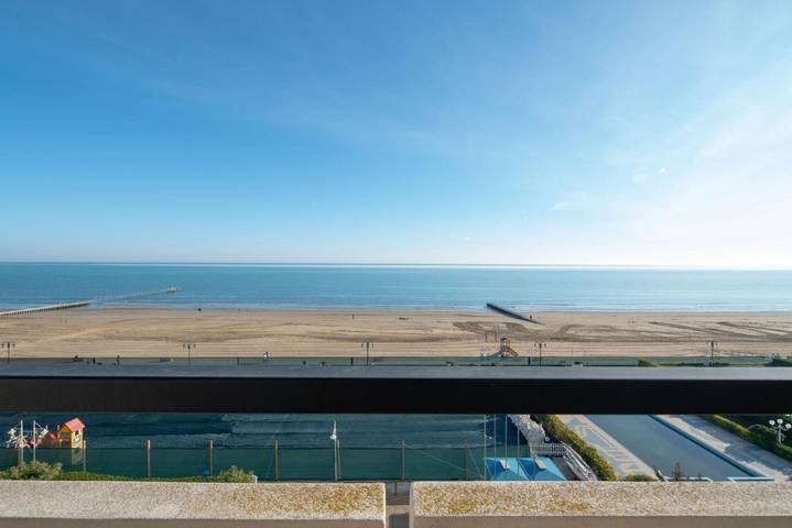 Apartamento para 4 personas, con piscina además de vistas y balcón en Lido di Jesolo