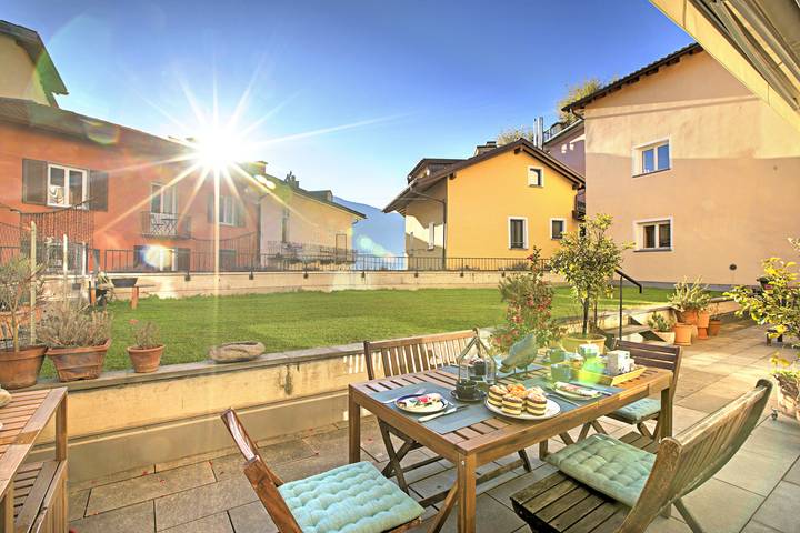 Location de vacances pour 5 personnes, avec terrasse et vue sur le lac, adapté aux familles à Ascona