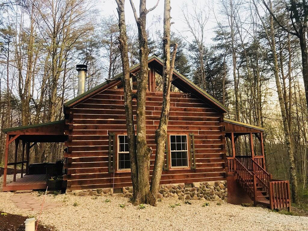 Rustikale Chic Getaway Cabin mit Whirlpool in der Nähe von State und National Parks! in Hocking County