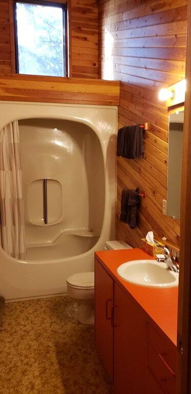 Seeblick Mtn. Zuhause! Sandstrand! Riesiger Hof! Spaziergang zu Stadt / Gastronomie / Tennis / Boot / Ski / Schwimmen !! in Kootenay-Nationalpark