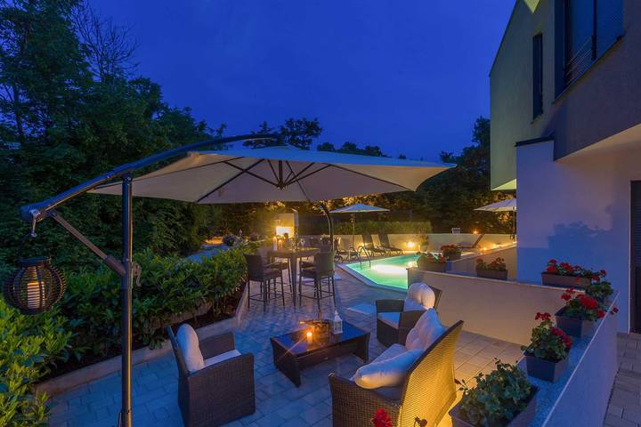 Ferienwohnung für 6 Personen, mit Pool und Terrasse sowie Balkon/Terrasse - 1