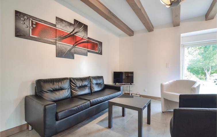 Geräumiges Apartment mit Pool, Parkplatz und WiFi - 2,5km nach Aubas in Aubas, Périgord Noir
