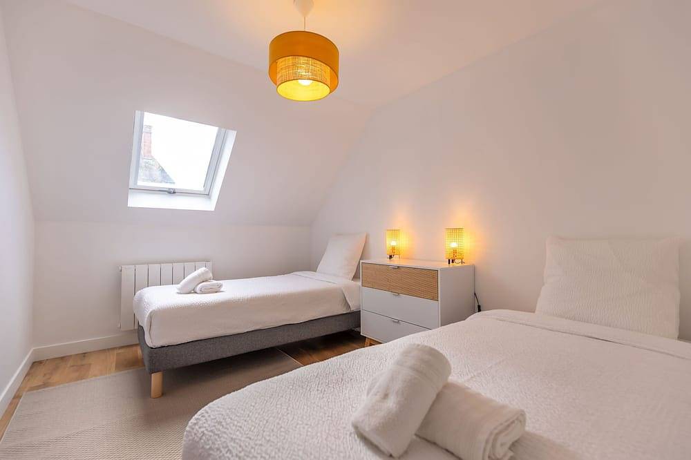 Entire apartment, Le Grenier Cocoon · Ac · Cozy City Center in Romorantin-Lanthenay, Sologne