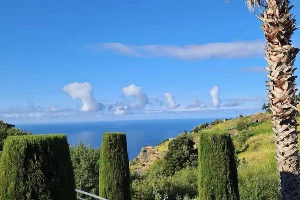 Schönes großes freistehendes Anwesen in der Nähe des Dorfes Calheta in Calheta, Madeira