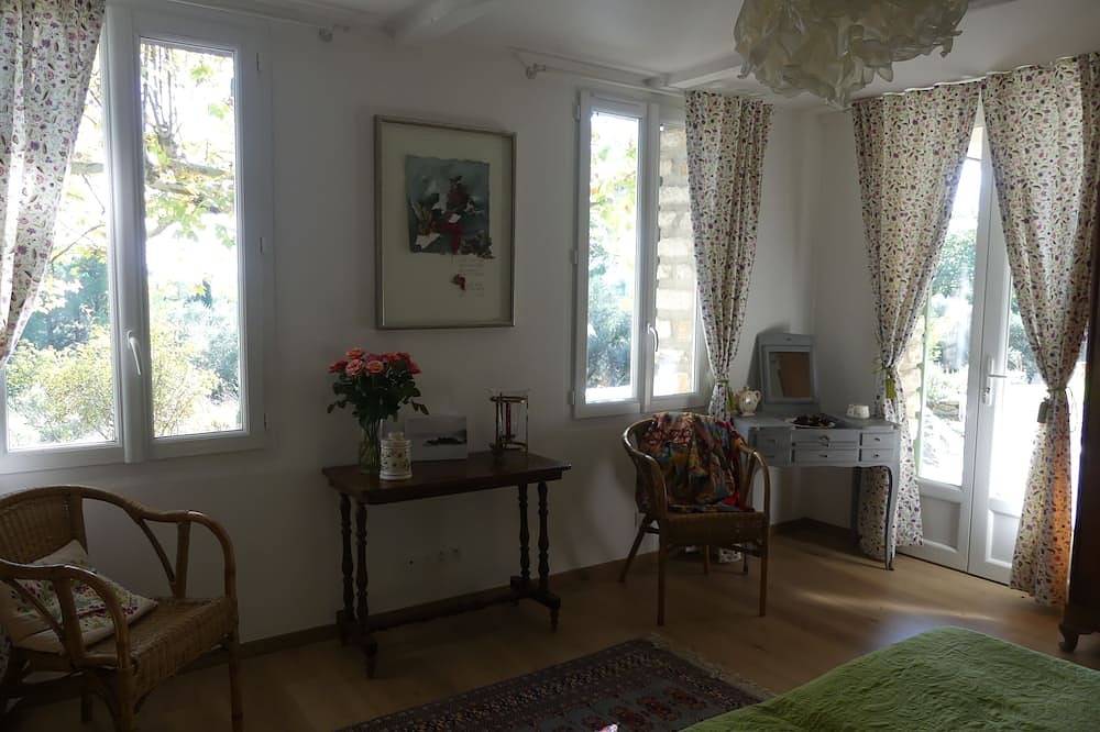 Provencal house ten minutes walk from Lourmarin at the foot of the Luberon in Lourmarin, Parc naturel régional du Luberon