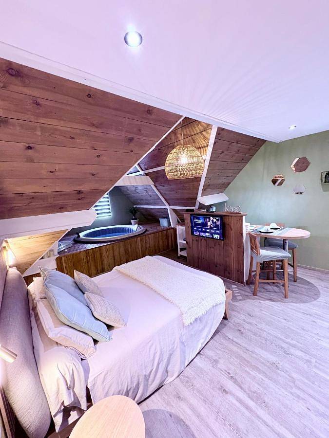 Chambre d’hôte pour 3 personnes, avec jacuzzi et balcon dans Parc naturel régional de l'Avesnois - 2